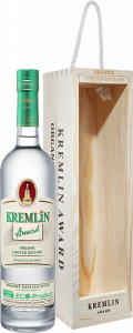 Водка "Kremlin Award" Organic Limited Edition, wooden box, 0.7 л