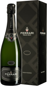 Игристое вино Ferrari, "Perle Nero" Riserva, Trento DOC, 2013, gift box